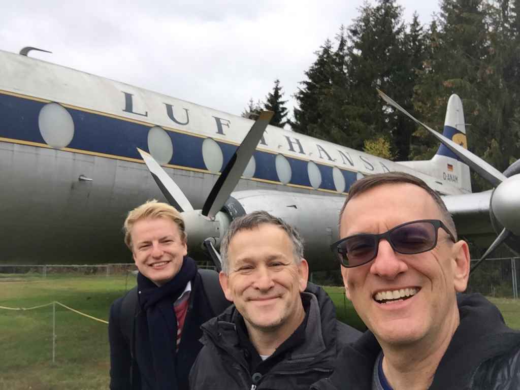 Niels Dam, Andreas Stryk and Henry Tenby captured in the optimal selfie with the Lufthansa Viscount 800 as the backdrop. At the Hermeskeil aviation museum in Germany.