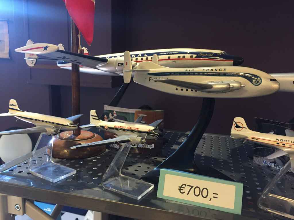In the background is a Verkuyl 1/72 metal National Lockheed Super Connie (at 1150 Euros). In the foreground is a small scale metal Air France Deux Ponts, most likely a refinished ID model.