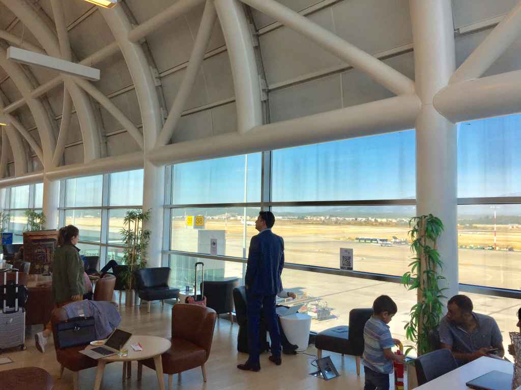 Lounge at Izmir airport offers a nice view of the entire apron.