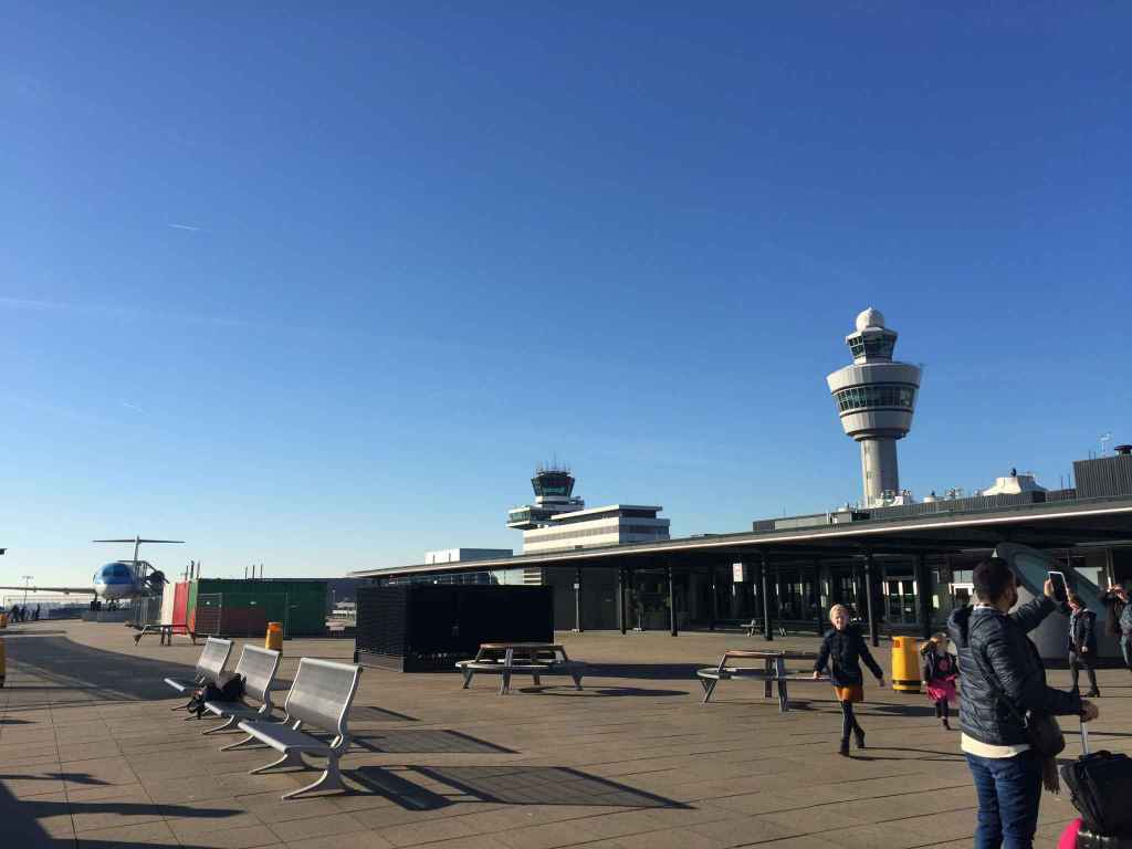 The large open expanse of the open air observation deck at Amsterdam Schiphol is a tourist attraction in its own right. The locals love visiting this location to spend time with children and families while at the airport. It is such a lovely feature that most airports have completely ignored as we approach the 2020s.