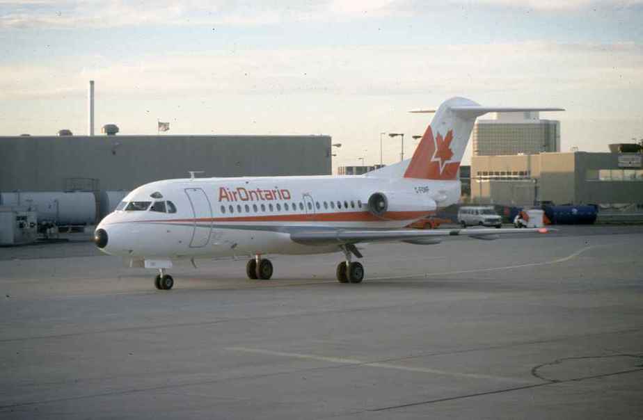 SP4635 Air Ontario F28 C-FONF YYZ 1988