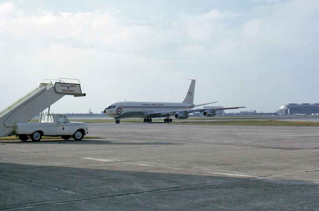 Canadian Armed Forces Boeing 707 CC-137 1970s-1990s - Photo History ...